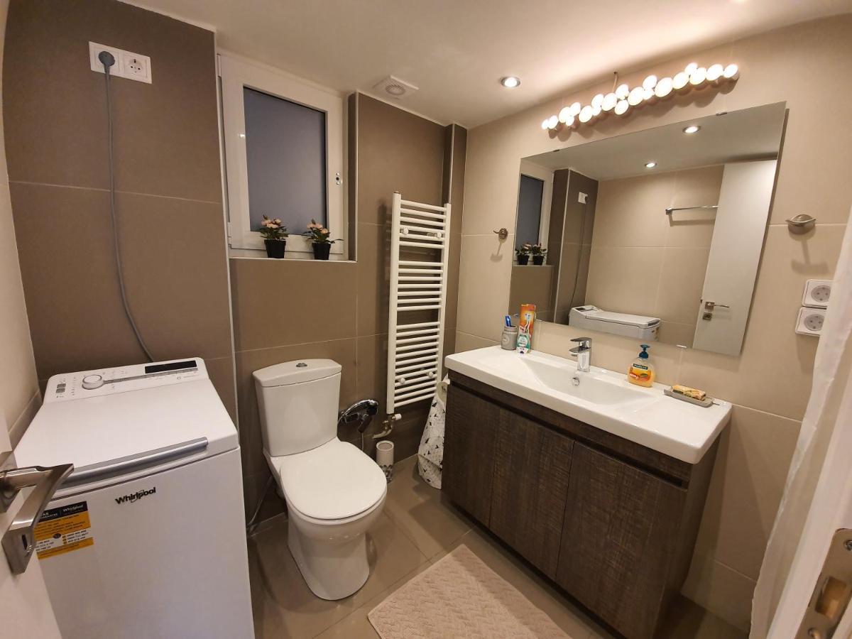 Lukas-2 B/R Luxurious Flat With Veranda Apartment Athena Bagian luar foto