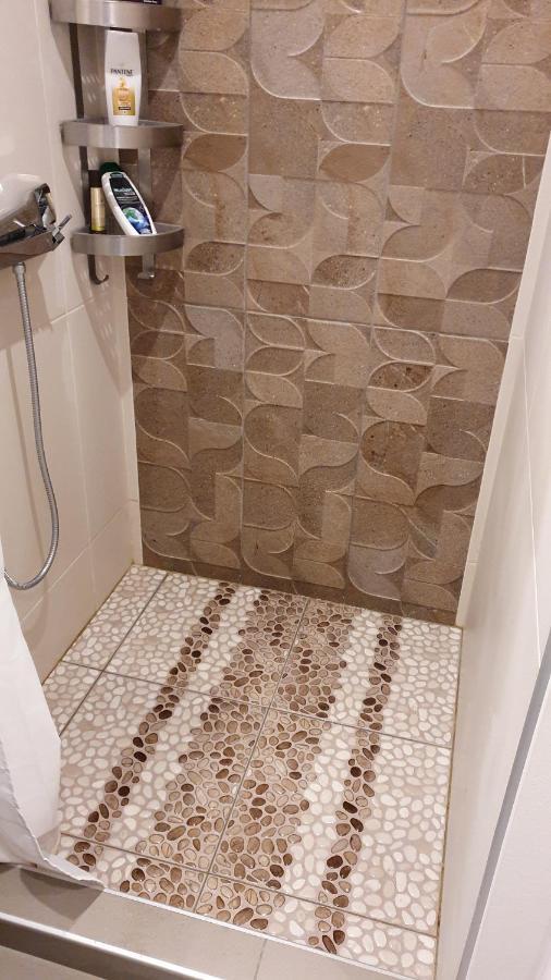 Lukas-2 B/R Luxurious Flat With Veranda Apartment Athena Bagian luar foto