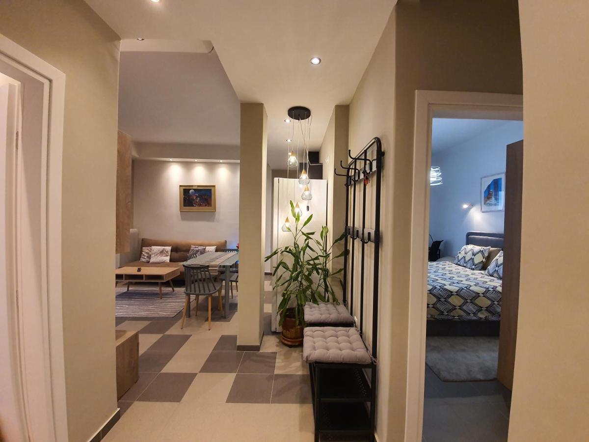 Lukas-2 B/R Luxurious Flat With Veranda Apartment Athena Bagian luar foto