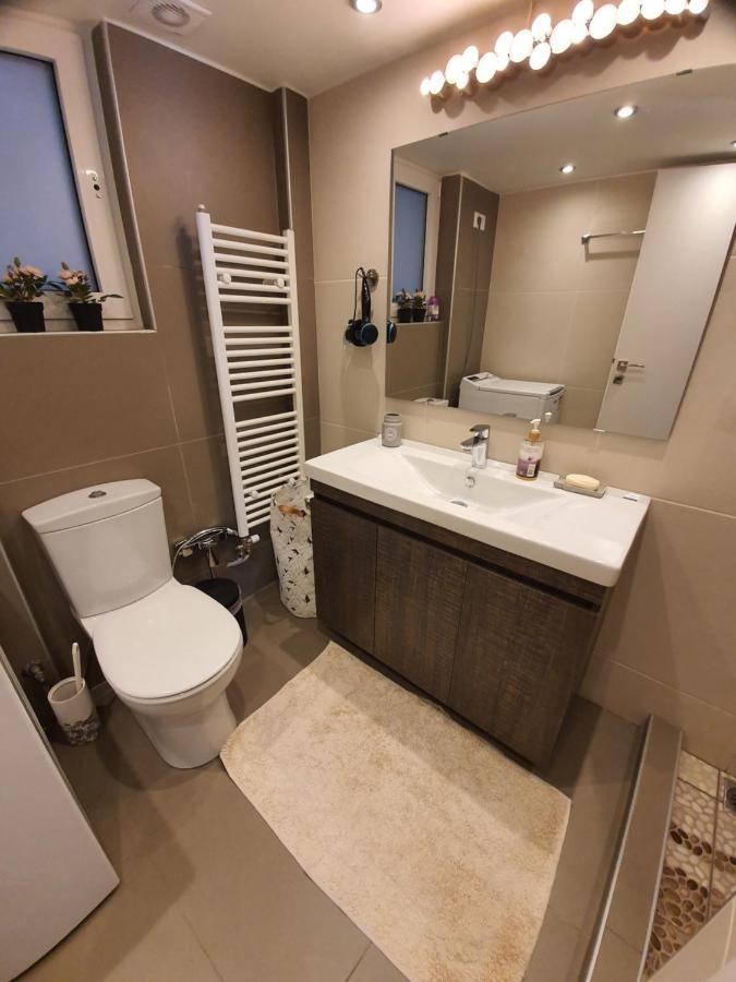 Lukas-2 B/R Luxurious Flat With Veranda Apartment Athena Bagian luar foto