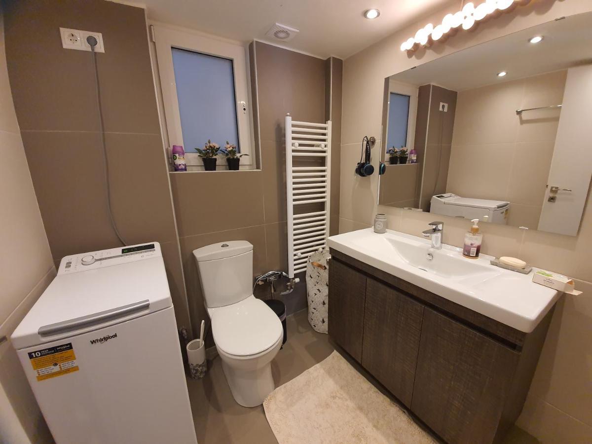 Lukas-2 B/R Luxurious Flat With Veranda Apartment Athena Bagian luar foto