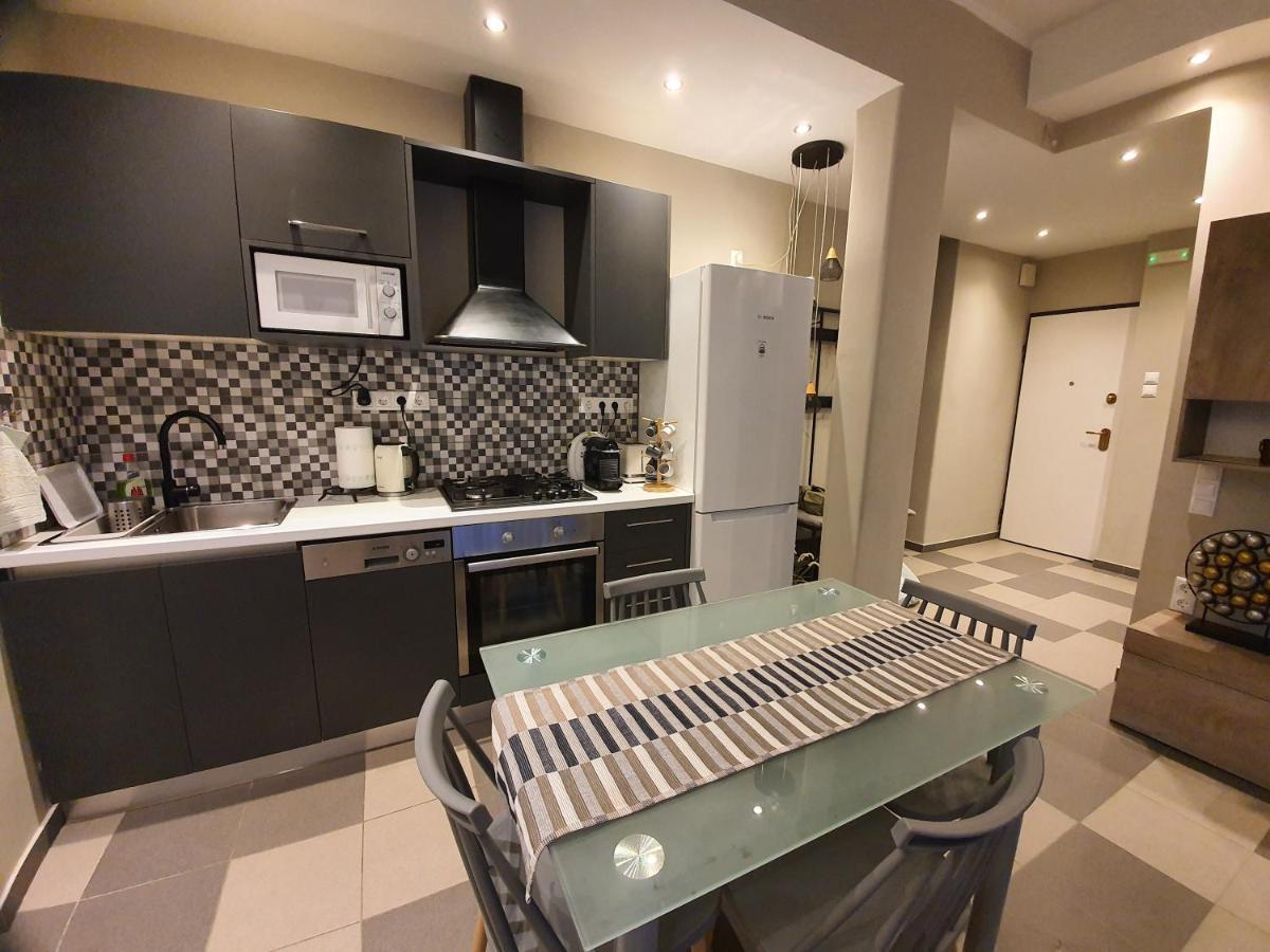 Lukas-2 B/R Luxurious Flat With Veranda Apartment Athena Bagian luar foto